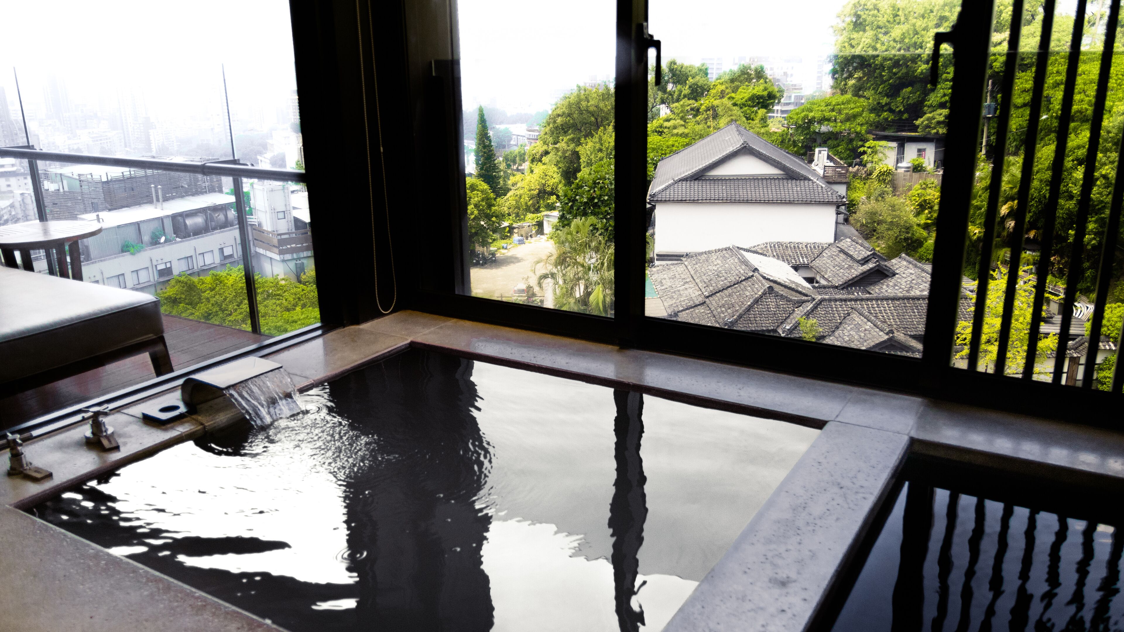 separate bathtub and shower, deep-soaking bathtub, rainfall showerhead