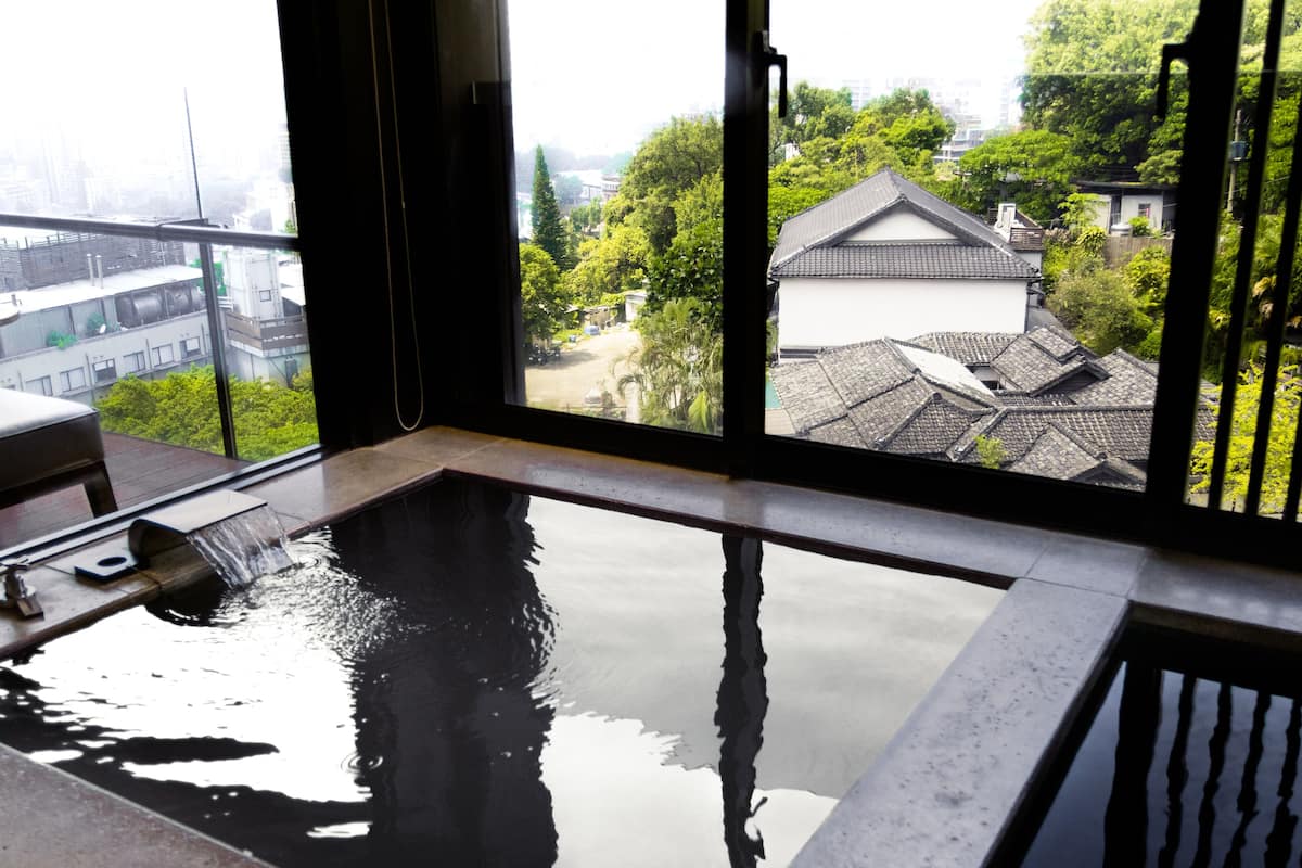 separate bathtub and shower, deep-soaking bathtub, rainfall showerhead