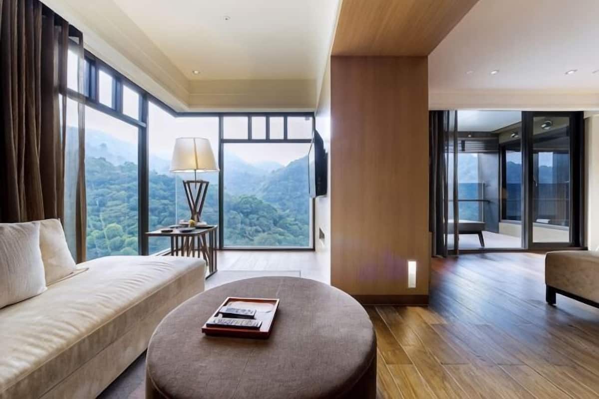 Frigobar, cofres nos quartos, cortinas blackout