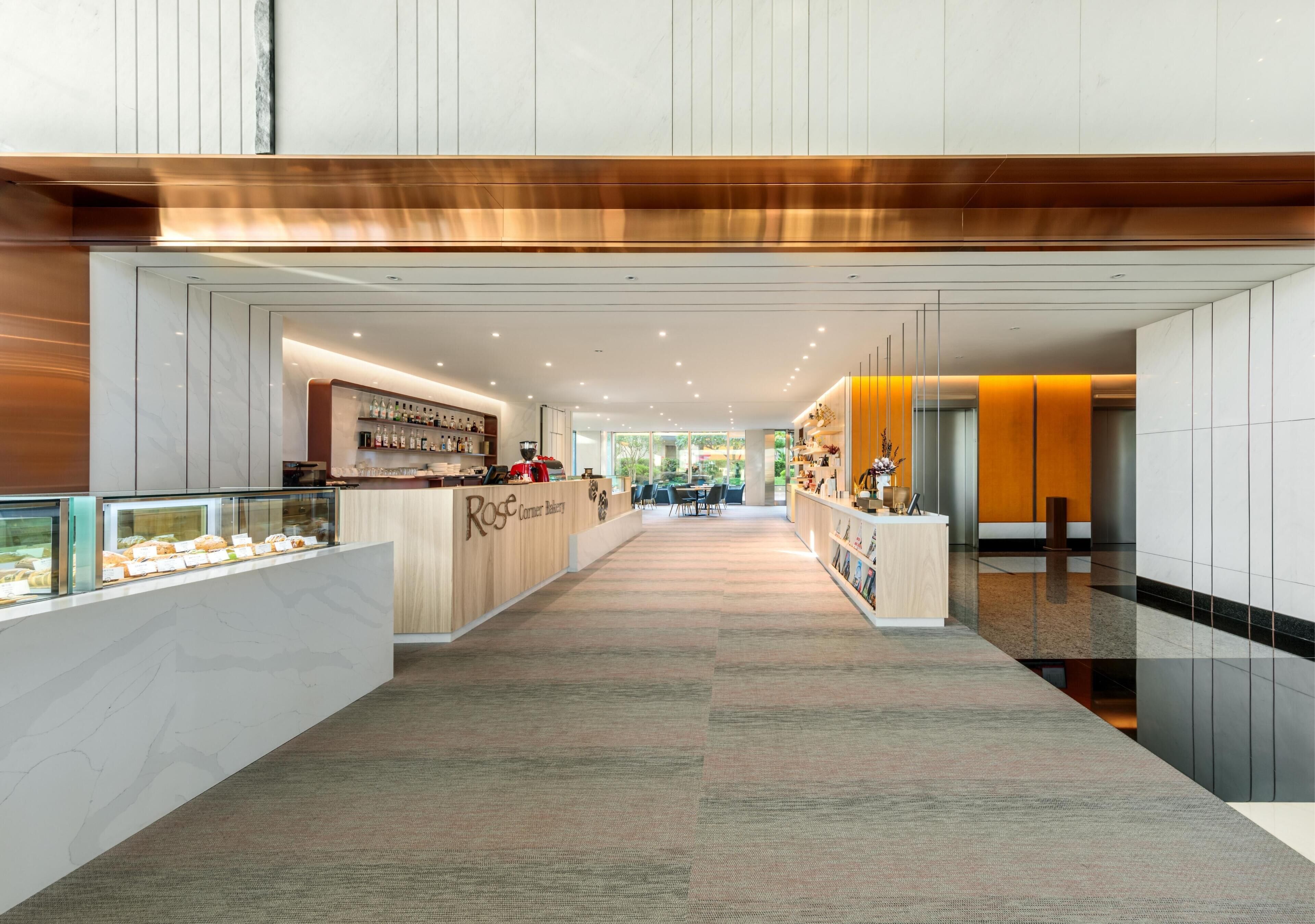 5 restaurants, breakfast, lunch, dinner served; taiwanese cuisine