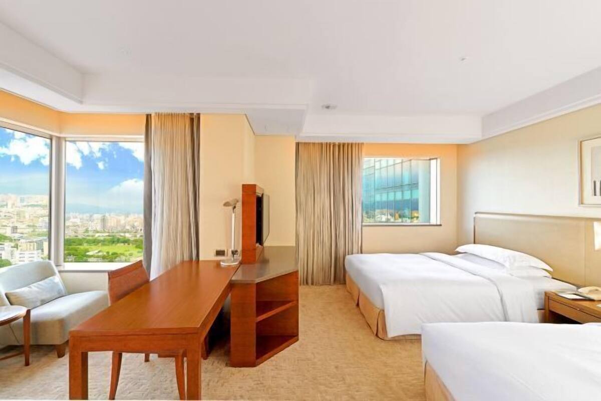 Premium bedding, down comforters, pillowtop beds, in-room safe