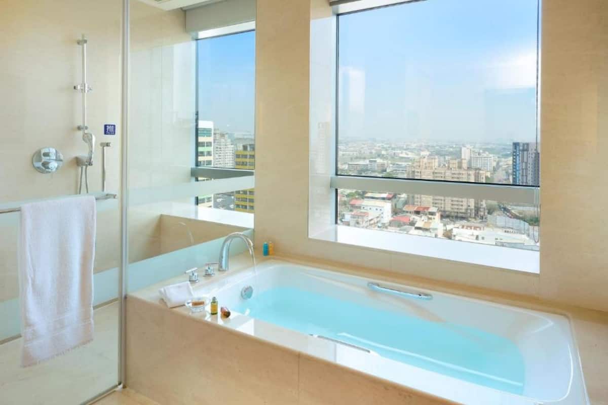 separate bathtub and shower, deep-soaking bathtub, rainfall showerhead