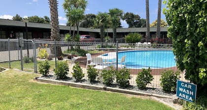 Teal Motor Lodge