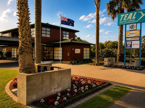 Teal Motor Lodge