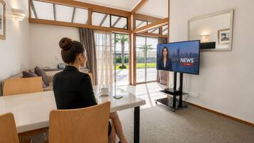 Executive with spa | In-room safe, iron/ironing board, free WiFi, bed sheets