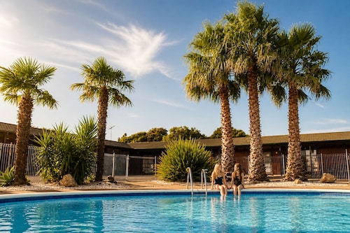 Teal Motor Lodge