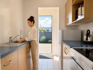 Standard Apartment, 2 Bedrooms | Private kitchen | Fridge, microwave, oven, stovetop - Teal Motor Lodge (Gisborne)