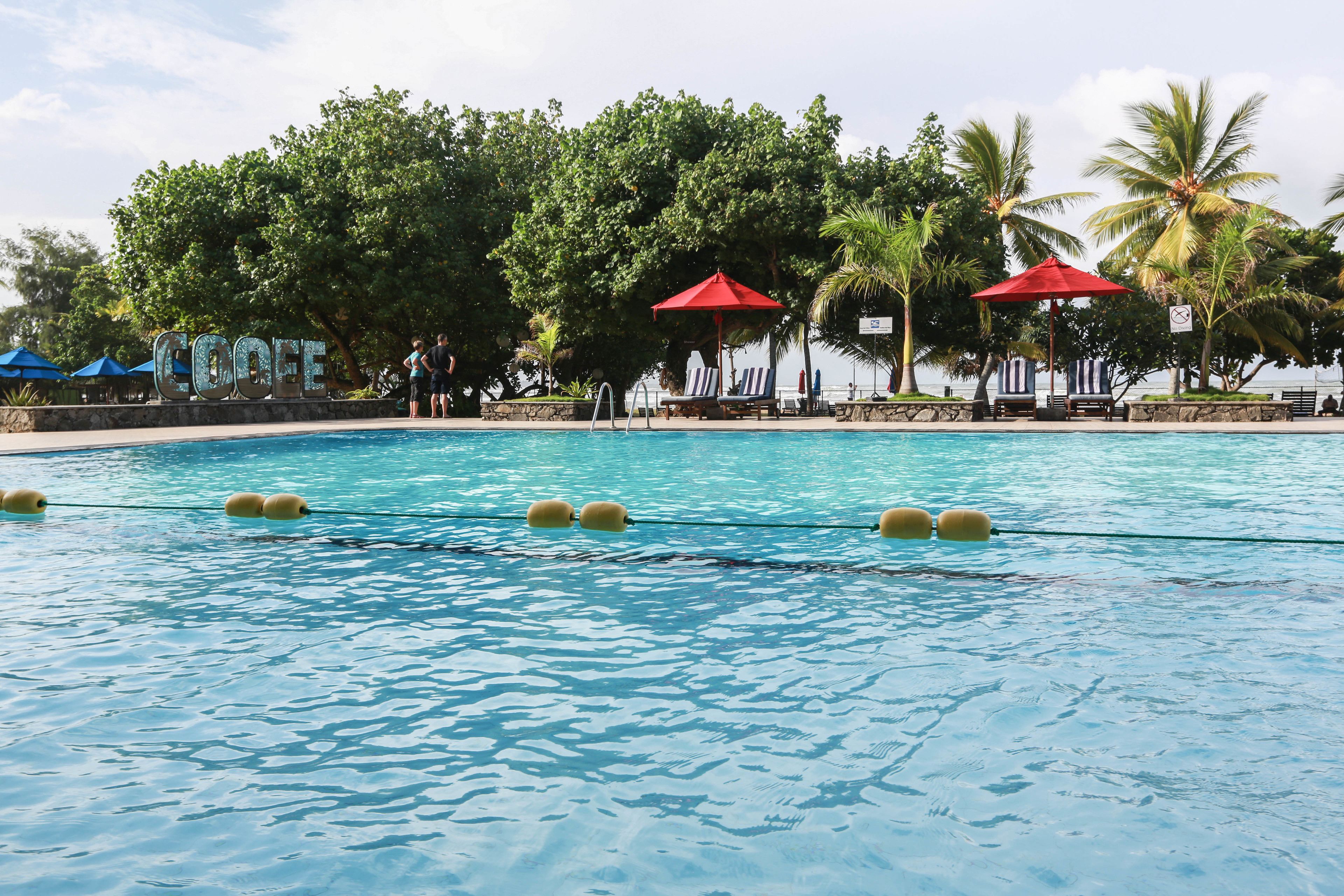 Kolam renang terbuka, payung kolam 