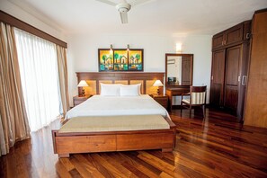 Garden Suites | Sängtillbehör av högsta kvalitet och värdeförvaringsskåp på rummet