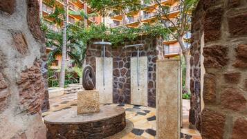 Couples treatment room(s), sauna, hot tub, steam room, body treatments