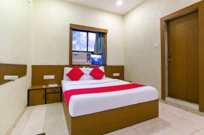 Individually decorated, individually furnished, desk, free WiFi - Hotel Red Palm (Mumbai)
