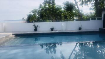 2 outdoor pools, pool loungers