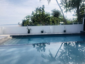 2 outdoor pools, pool loungers
