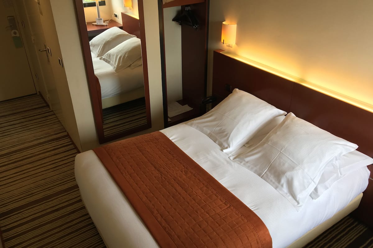 business room 12 square meters | in-room safe, desk, soundproofing, free wifi