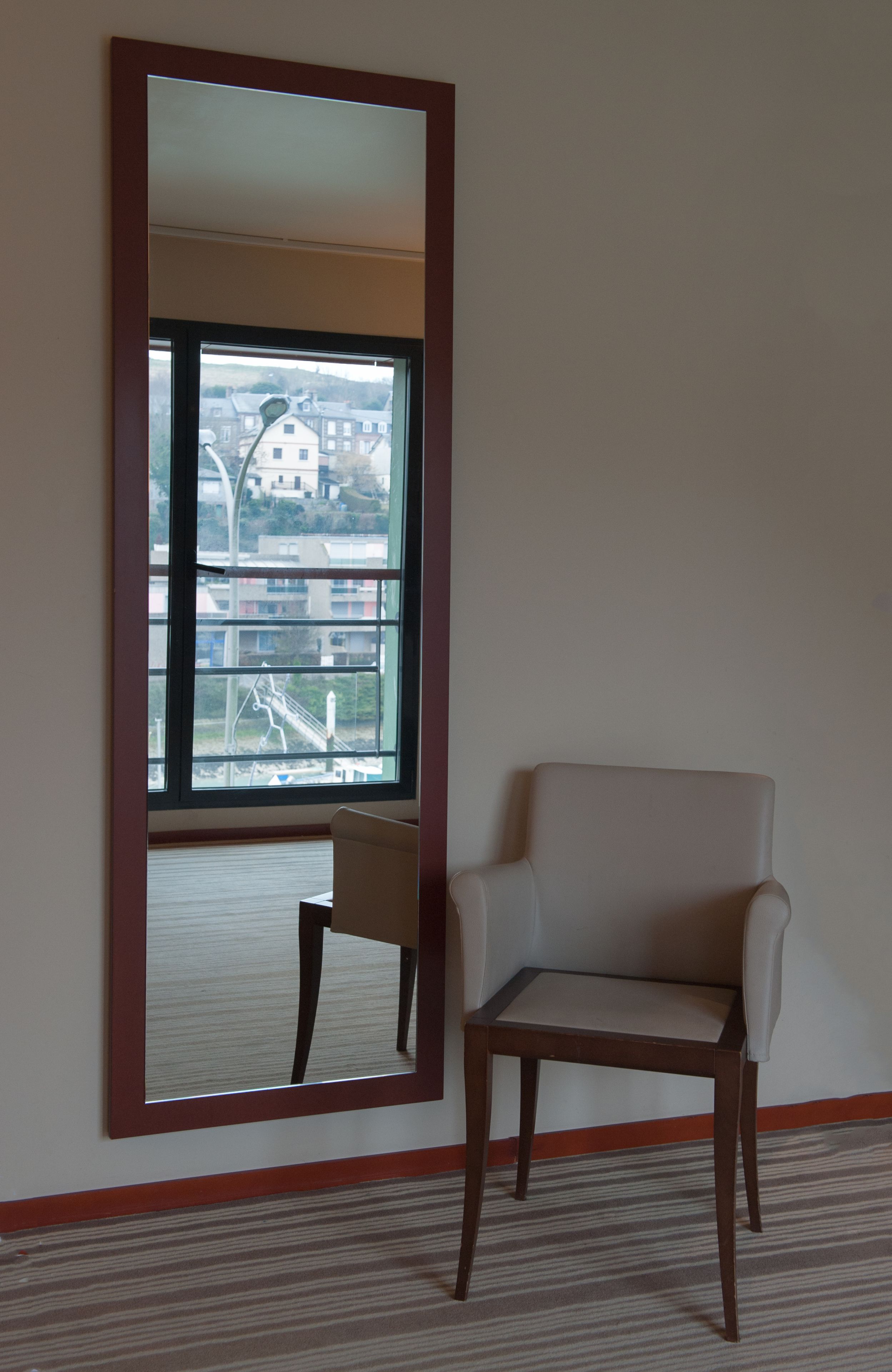 double room (côté port) | in-room safe, desk, soundproofing, free wifi