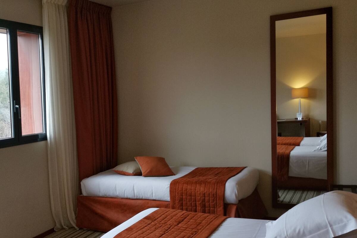 In-room safe, desk, soundproofing, free WiFi