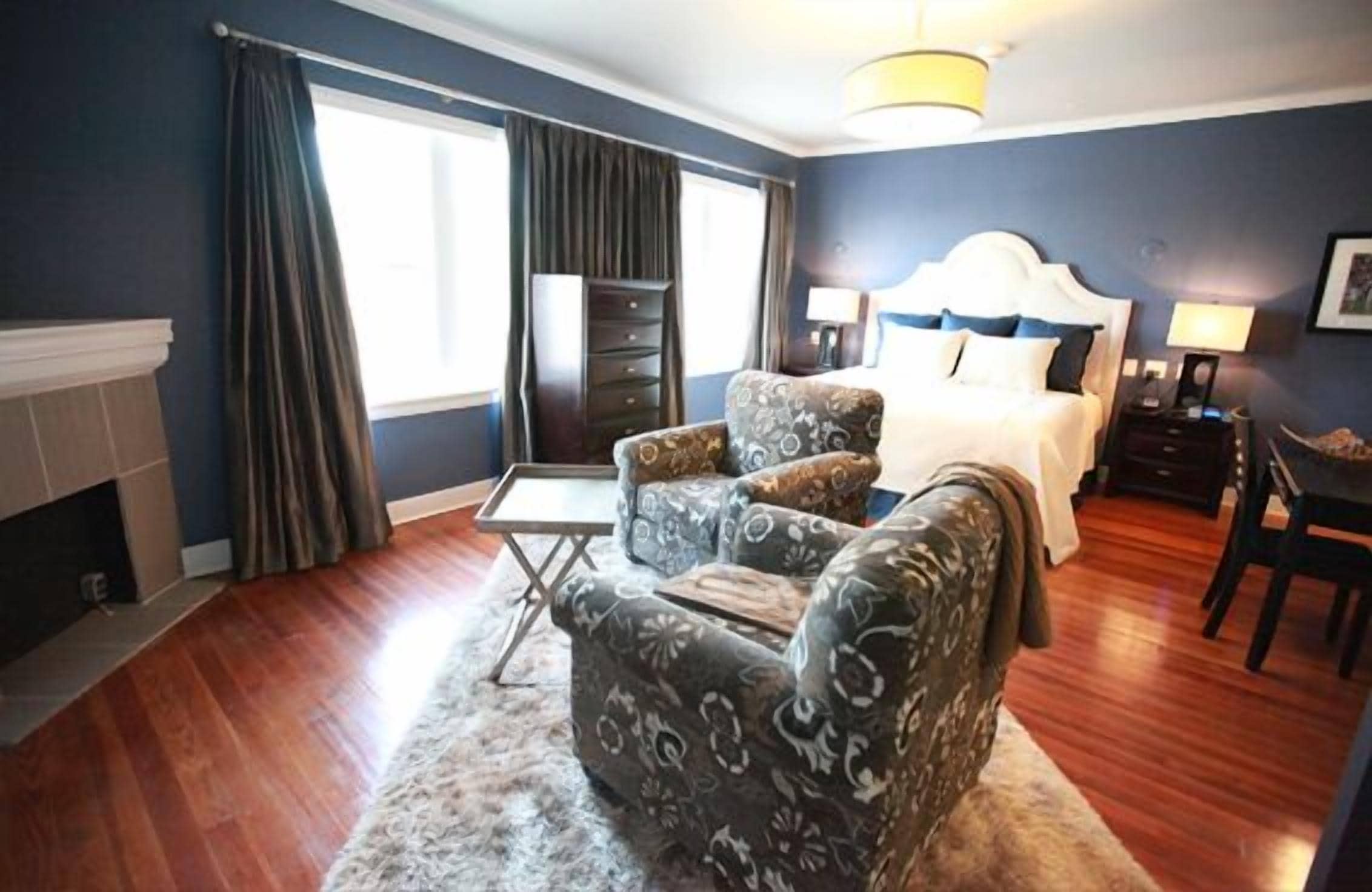 40-inch lcd tv with cable channels, tv, ipod dock