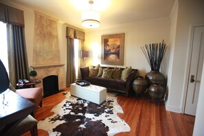 Suite, 1 cama de matrimonio grande | Ropa de cama de alta calidad y colchones con acolchado adicional