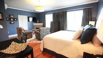 Deluxe Room, 1 King Bed | Premium bedding, pillow-top beds, in-room safe, individually decorated