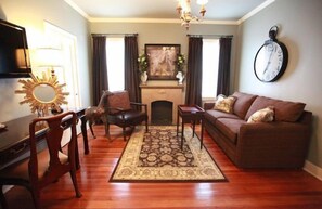 Televisión LCD de 40 pulgadas con canales por cable, una televisión