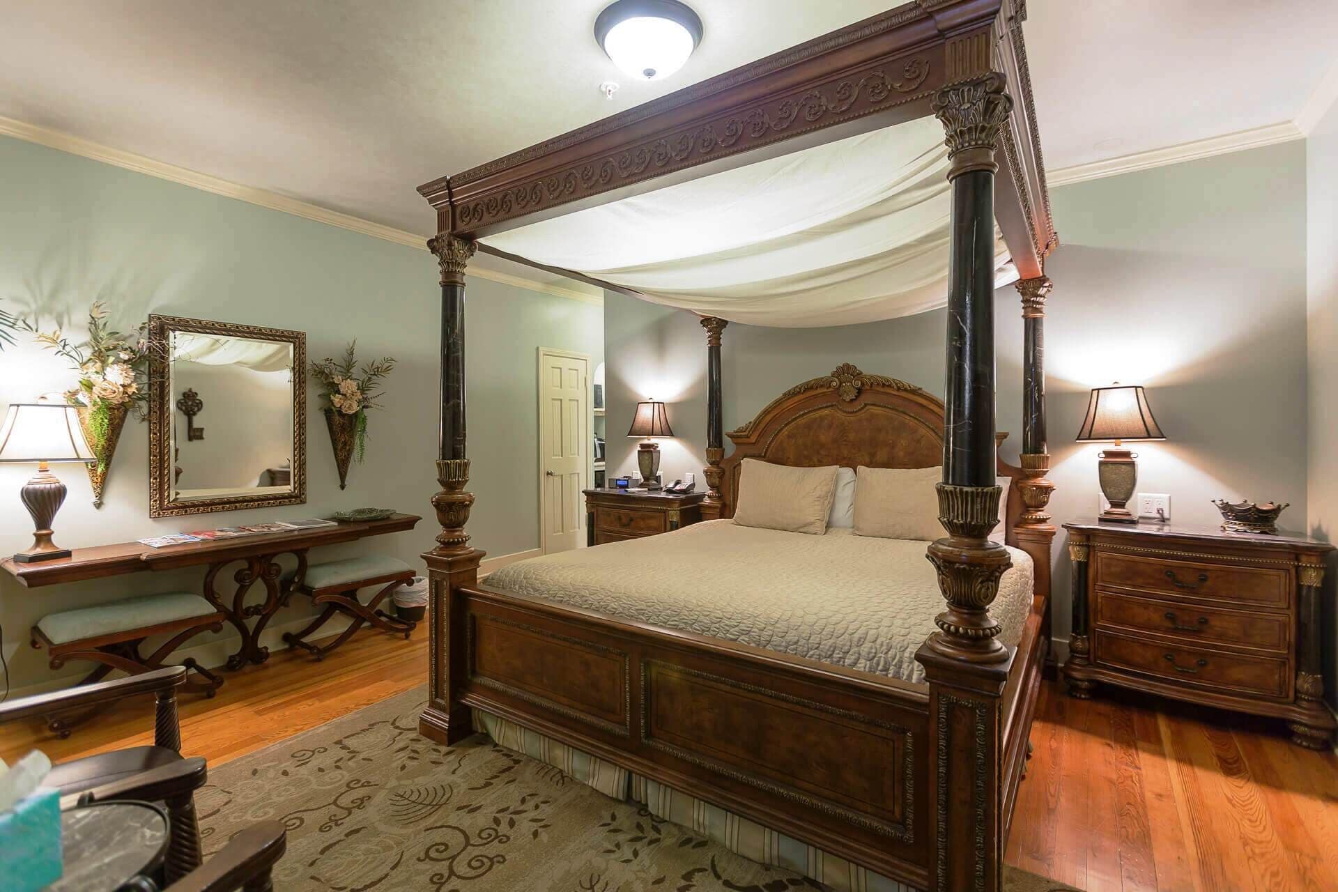 deluxe room, 1 king bed | premium bedding, pillow-top beds, in-room safe, individually decorated