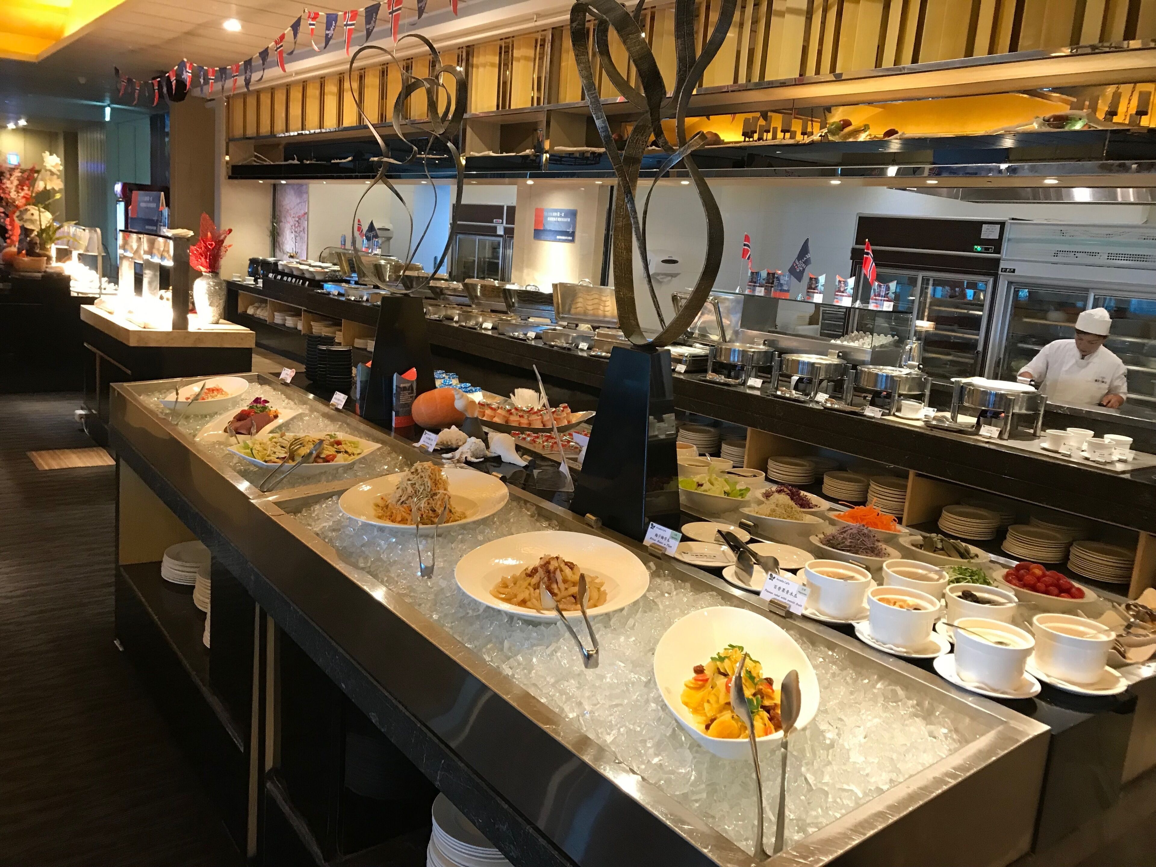 daily buffet breakfast (twd 638 per person)