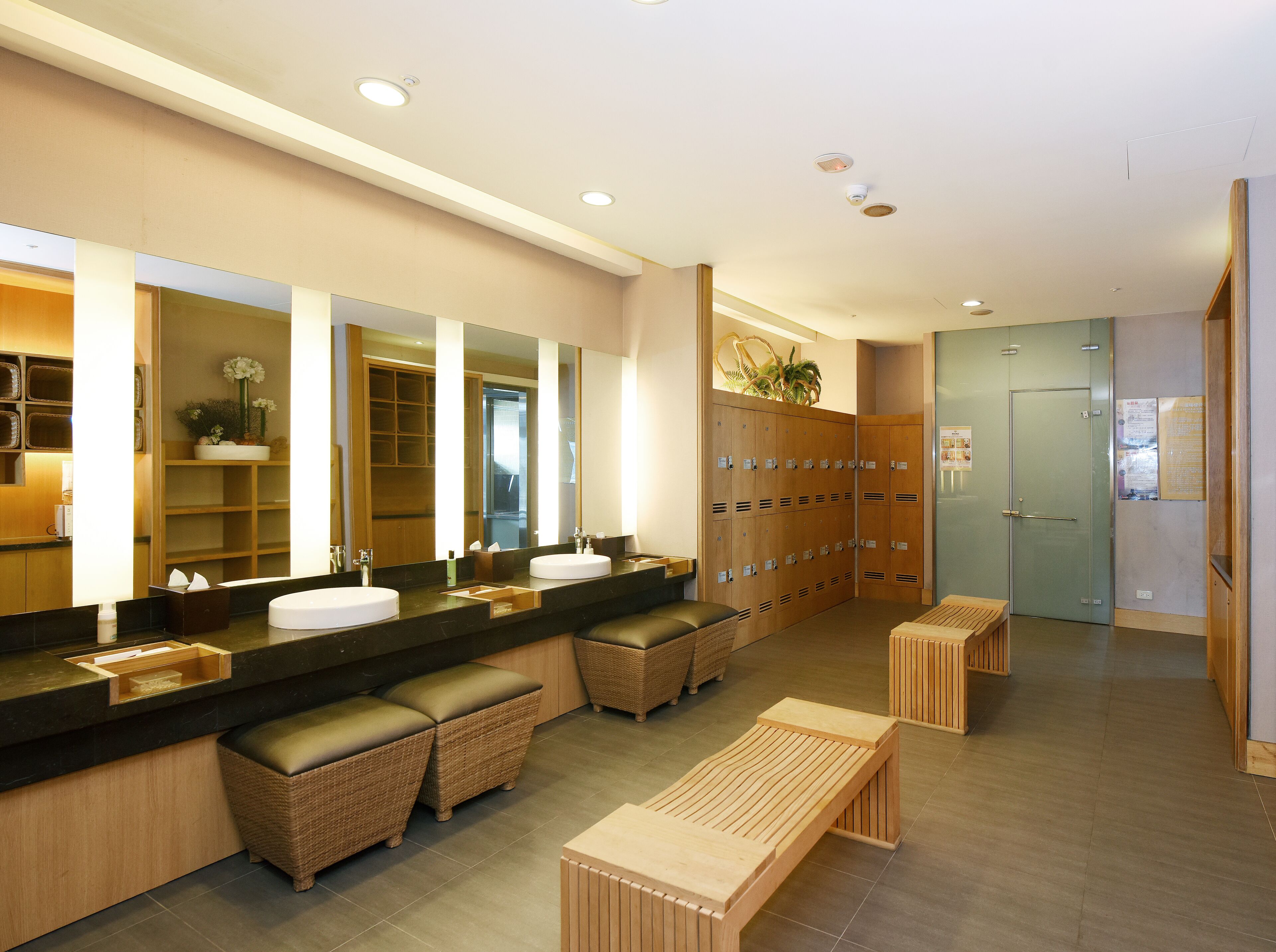 hot springs/mineral springs, body treatments, aromatherapy