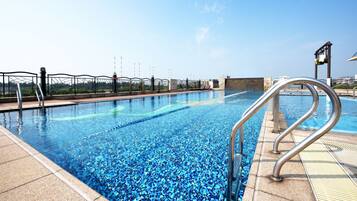 Piscine extérieure (ouverte en saison)