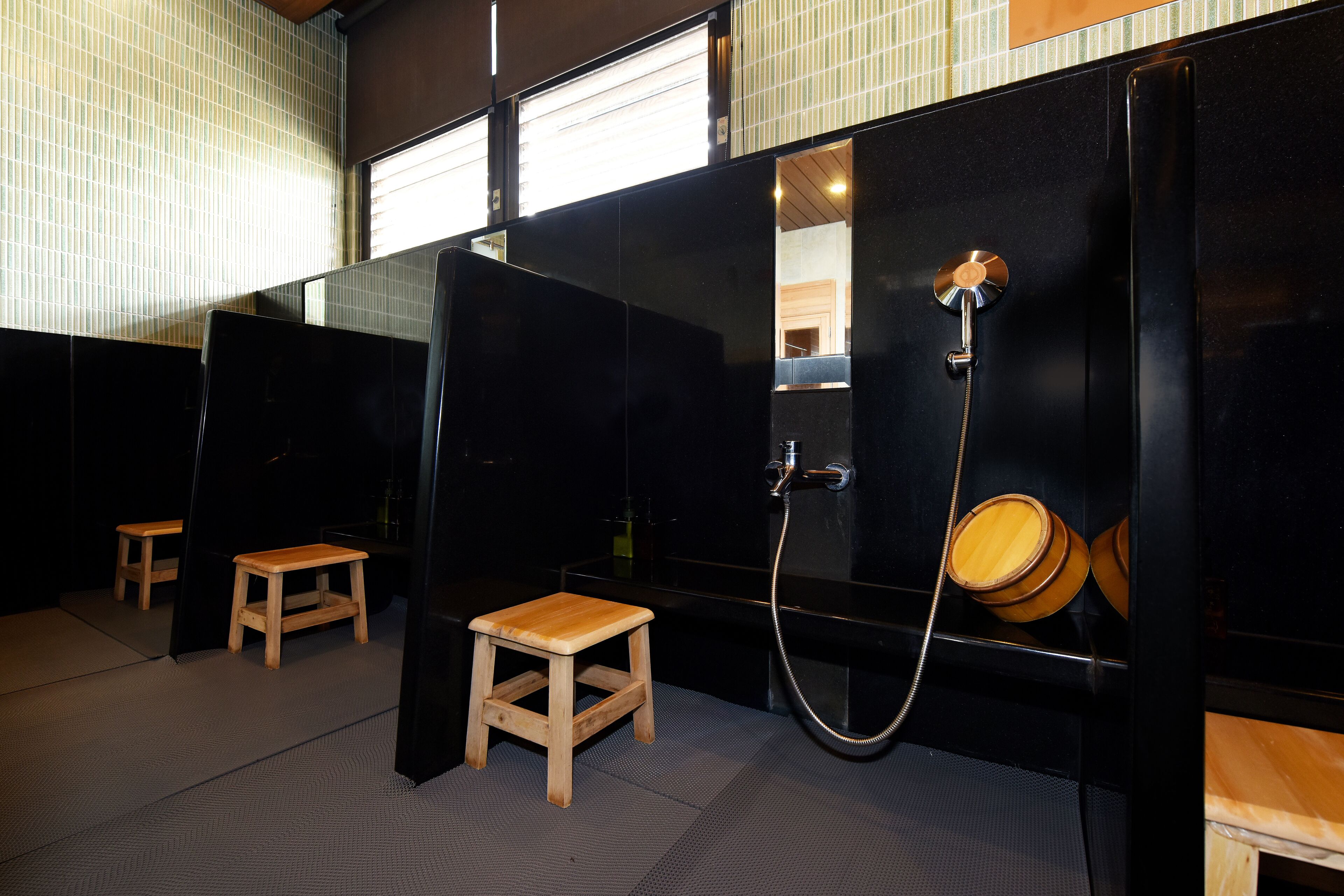 hot springs/mineral springs, body treatments, aromatherapy