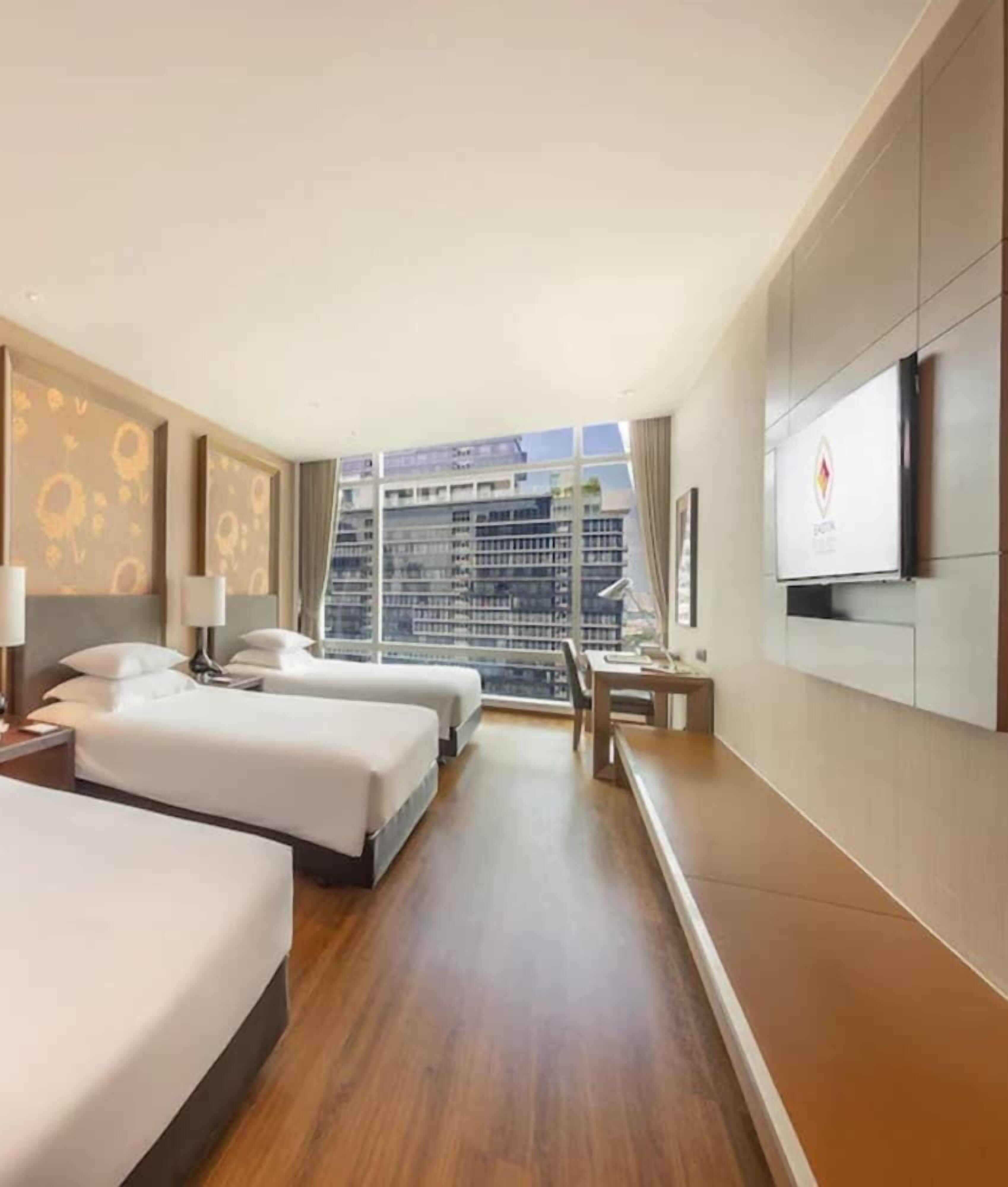 Premium bedding, in-room safe, individually decorated