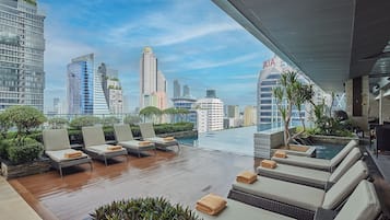 Outdoor pool, pool umbrellas, sun loungers