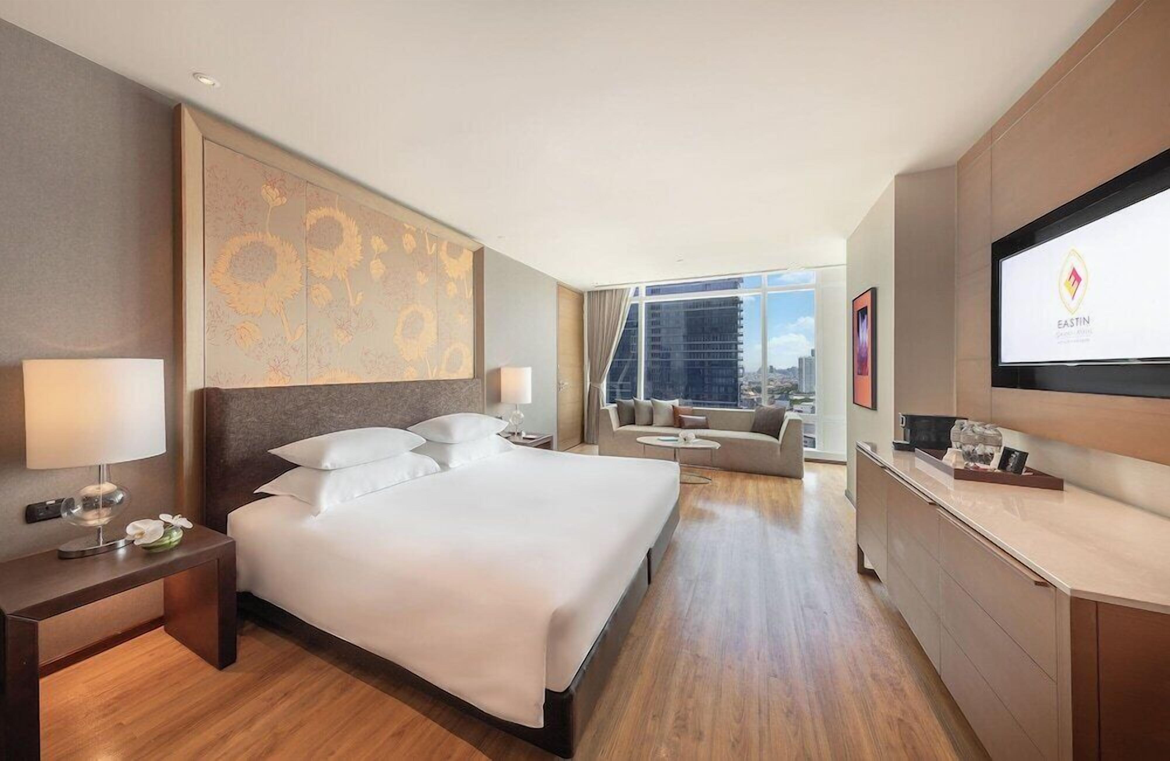 Premium bedding, in-room safe, individually decorated