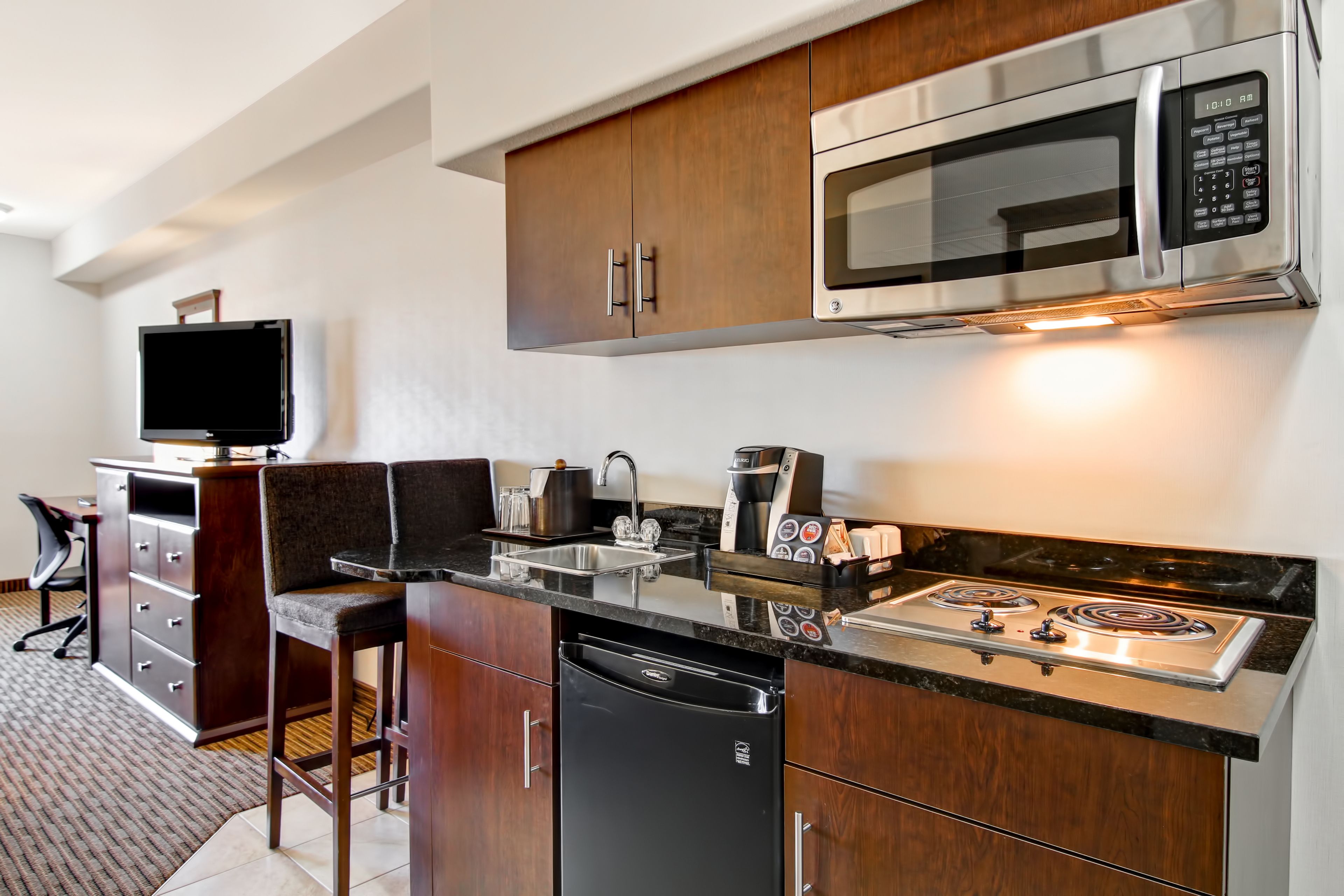 room, 2 queen beds, kitchenette | private kitchenette | mini-fridge, microwave, coffee/tea maker