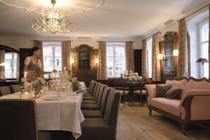 2 restaurants, international cuisine - Brauereigasthof-Hotel Aying (Aying)