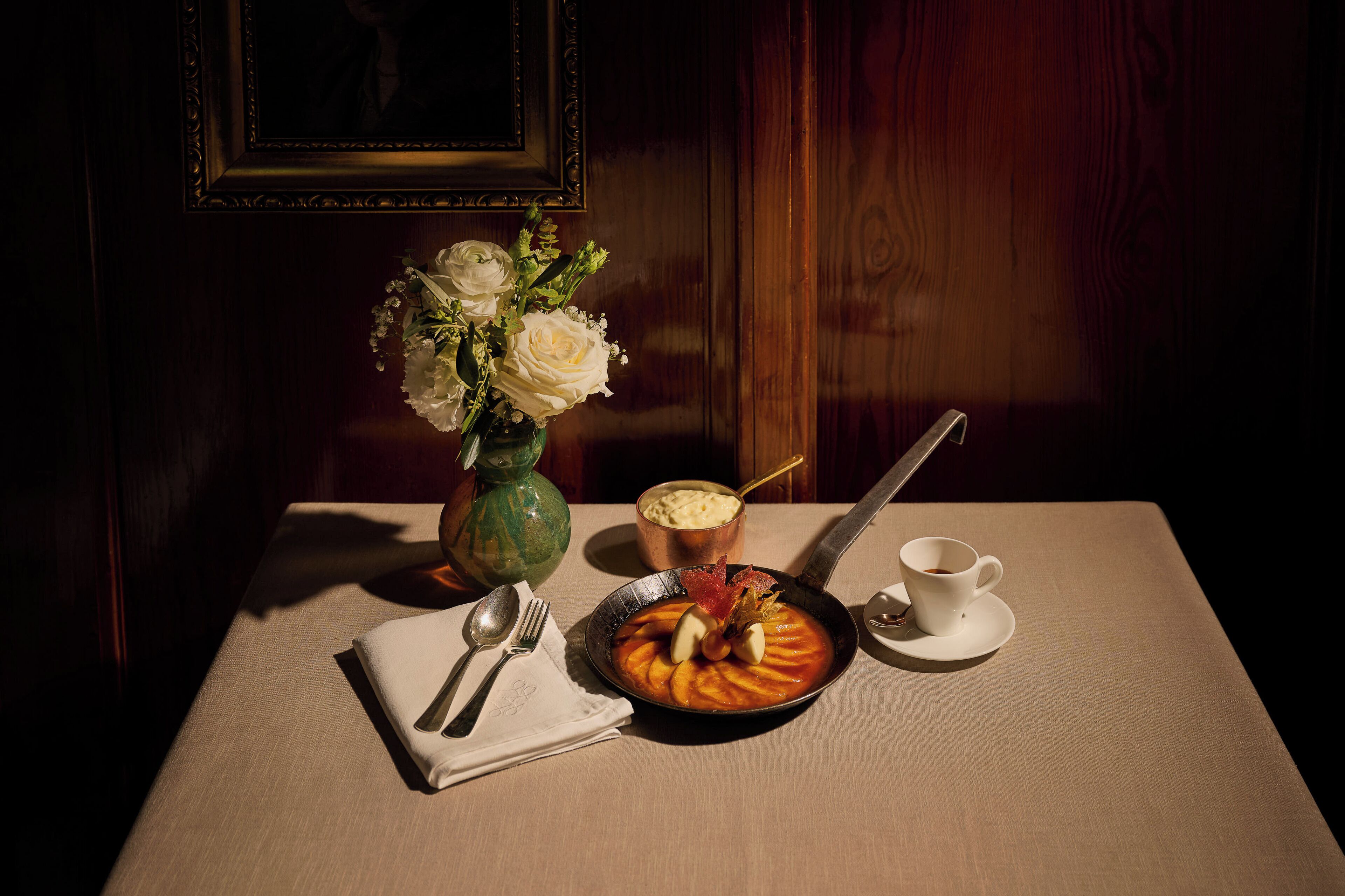 2 restaurants, international cuisine