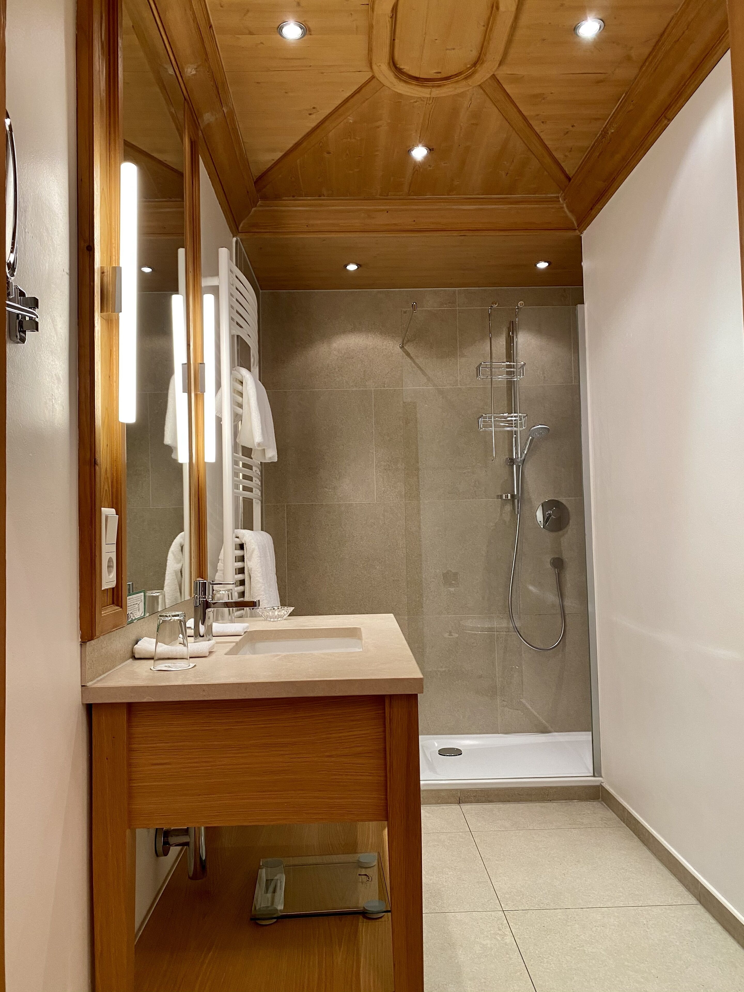 business double room | bathroom | free toiletries, hair dryer, bathrobes, slippers