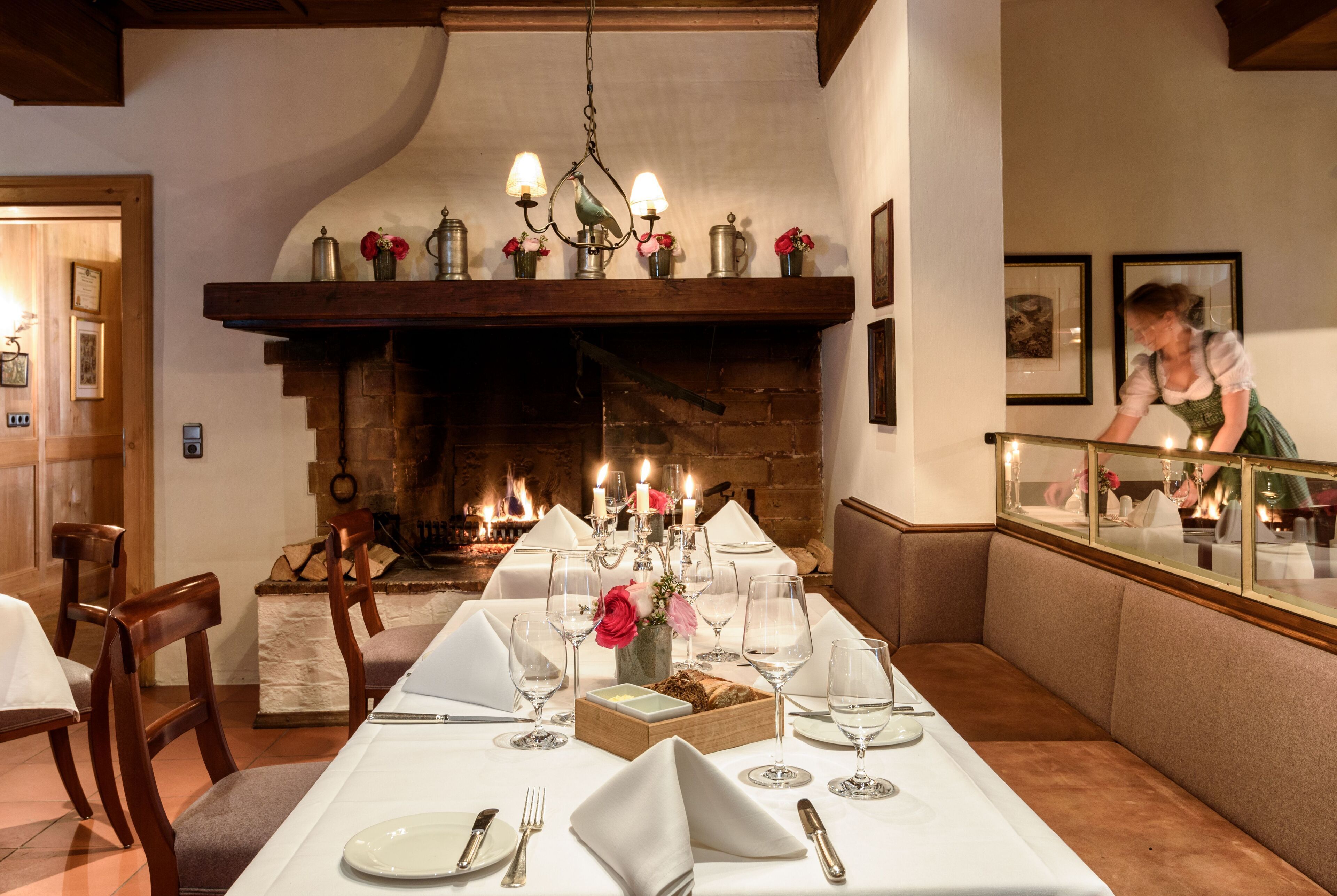 2 restaurants, international cuisine