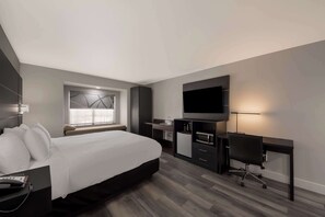 Chambre Standard, 1 très grand lit, non-fumeur, réfrigérateur et four à micro-ondes | Coffre-fort, bureau, espace de travail pour ordinateurs portables