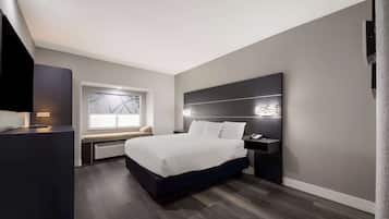 Standard Room, 1 King Bed, Non Smoking, Refrigerator & Microwave | In-room safe, desk, laptop workspace, iron/ironing board