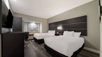 Standardværelse - 2 dobbeltsenge - ikke-ryger - køleskab og mikrobølgeovn | Pengeskab på værelset, skrivebord, arbejdsområde til bærbare computere