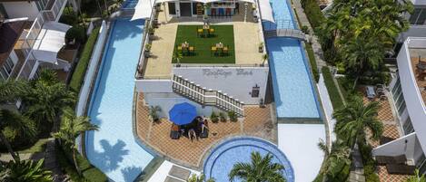 Utendørsbasseng og bassengparasoller