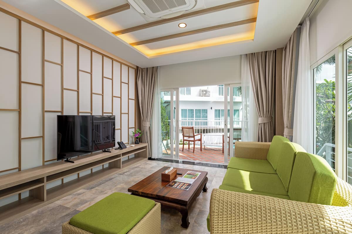 New 1 Bedroom Junior Suite | 1 bedroom, free minibar items, in-room safe, blackout drapes