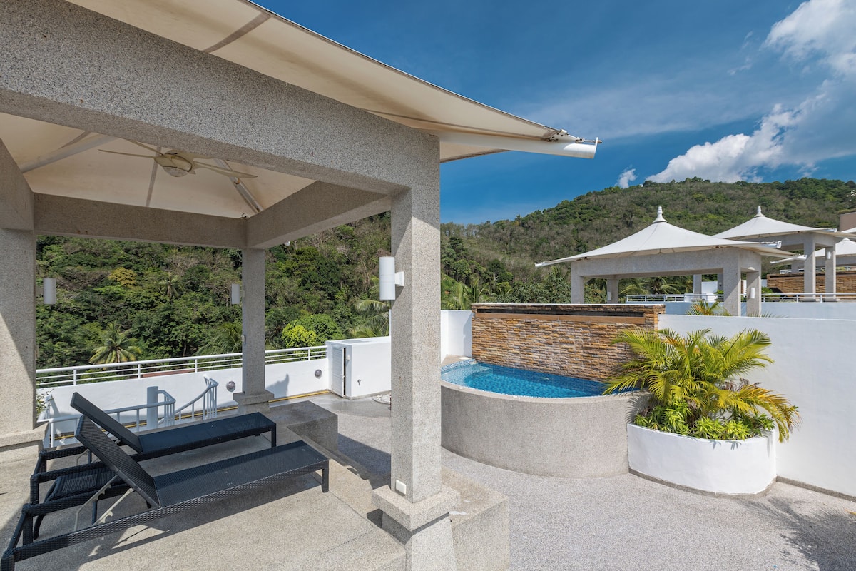 New One Bedroom Penthouse Suite with Rooftop Jacuzzi | View from room