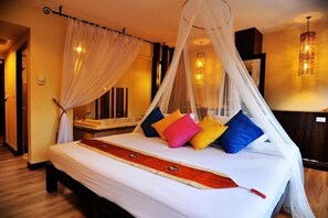 Frigobar, berços grátis, camas extras/dobráveis (sobretaxa)