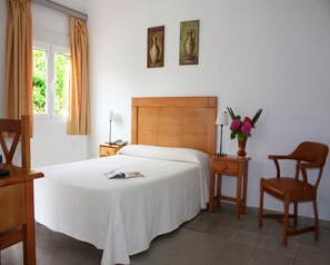 Zimmersafe, Schreibtisch, Babybetten, Zustellbetten