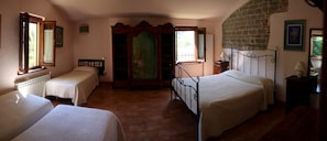 Standard Quadruple Room | In-room safe, free cots/infant beds, free WiFi