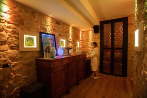 Tina de hidromasaje, baño turco o hammam y tratamientos faciales 