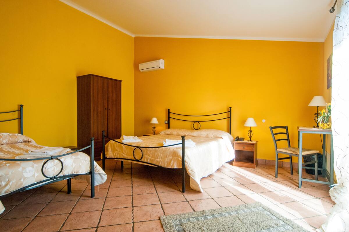 Quarto triplo | Roupas de cama premium, individualmente decorados