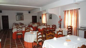 Desayuno buffet incluido todos los días