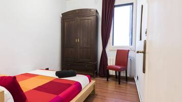 Standaard appartement, 4 slaapkamers, keuken | 3 slaapkamers, luxe beddengoed, donsdekens, een strijkplank/strijkijzer